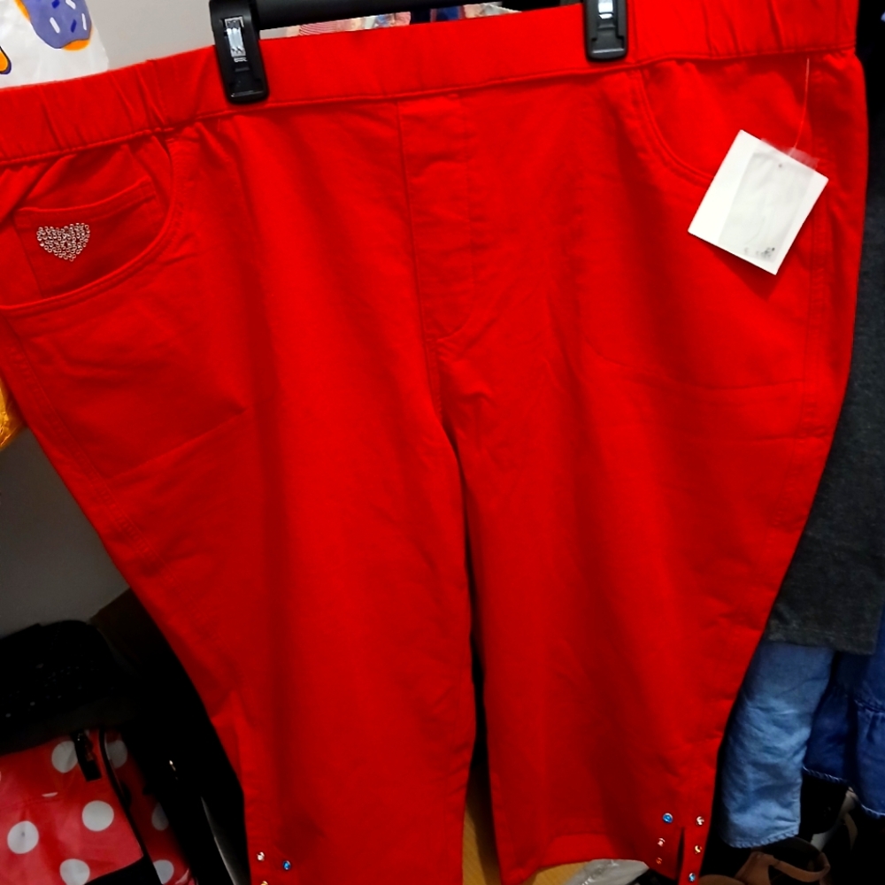 New red "Dream Jeannes" by Quacker Factory